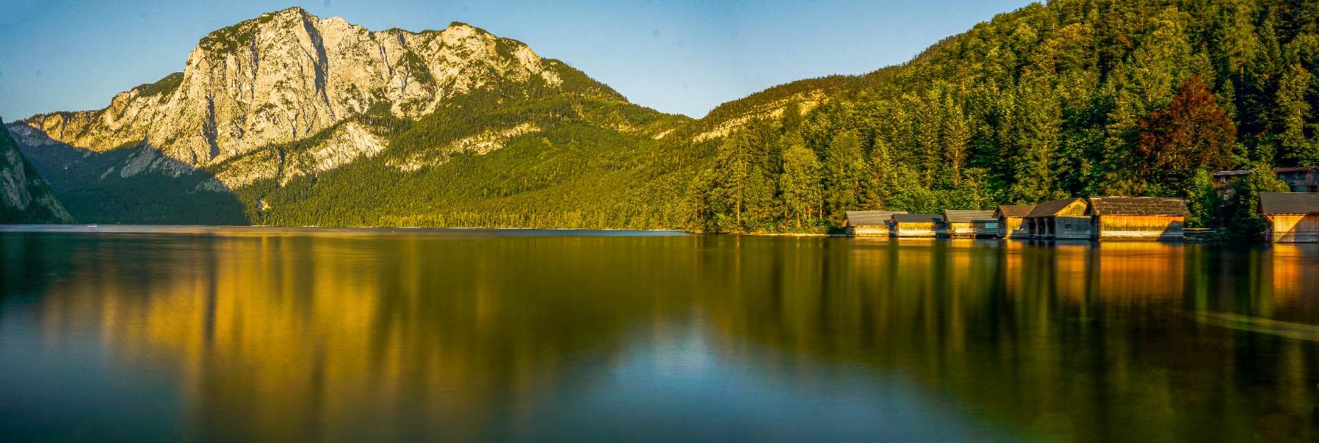 Az Altauseer See a naplemente fényeiben
